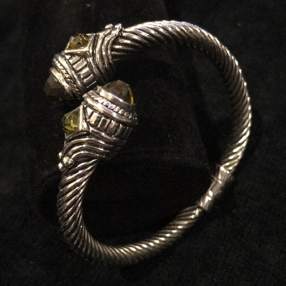 Silver cuff w/ green andalusite crystal bracelet - Picture 3 of 8